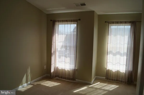 $3,600 | 25575 America Square, Chantilly, VA 20152