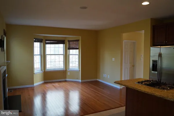 $3,800 | 25575 America Square, Chantilly, VA 20152