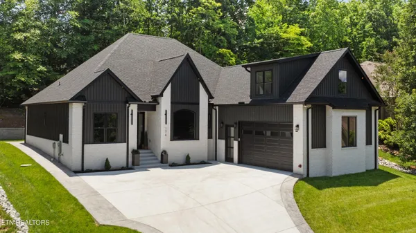$795,000 | 176 Saligugi Way, Loudon, TN 37774