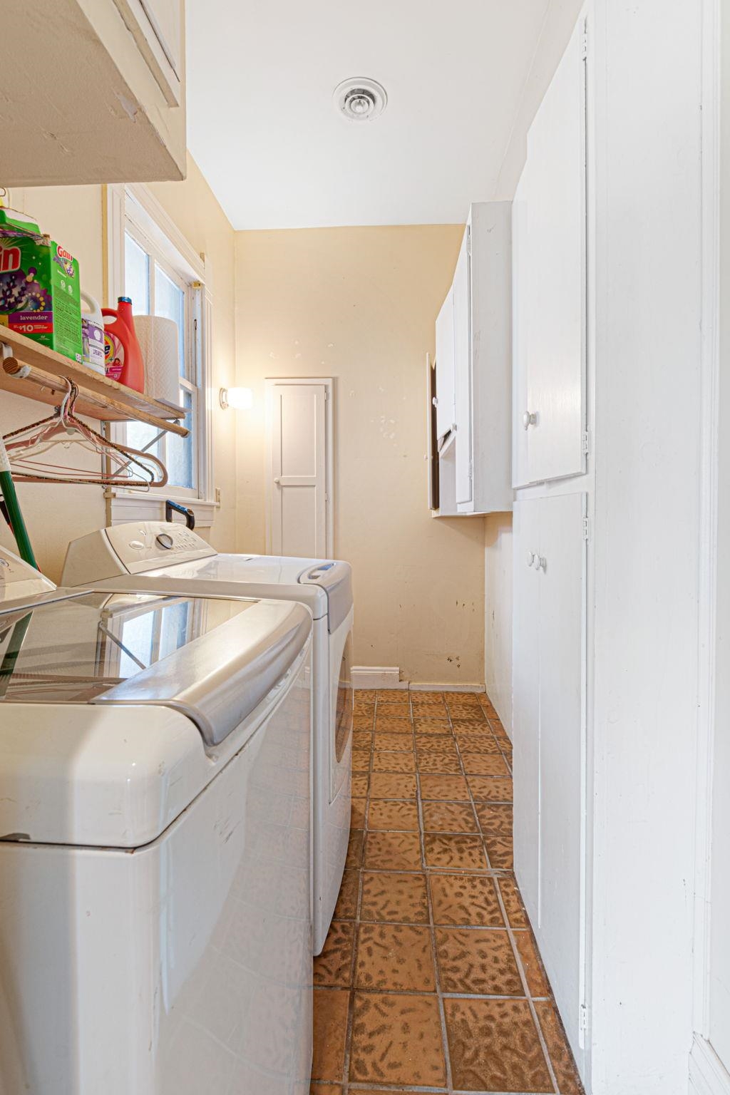 106 South Howe Street Lampasas, TX 76550 - Photo 25 of 29 a bathroom with a sink and mirror