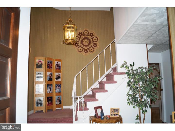 205 Kent Drive Exton, PA 19341 - Photo 2 of 17 Foyer
