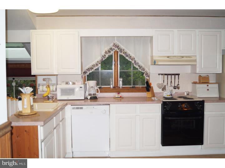 205 Kent Drive Exton, PA 19341 - Photo 5 of 17 Kitchen