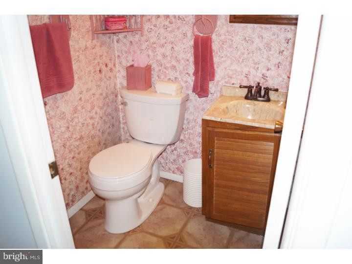 205 Kent Drive Exton, PA 19341 - Photo 10 of 17 Half Bath