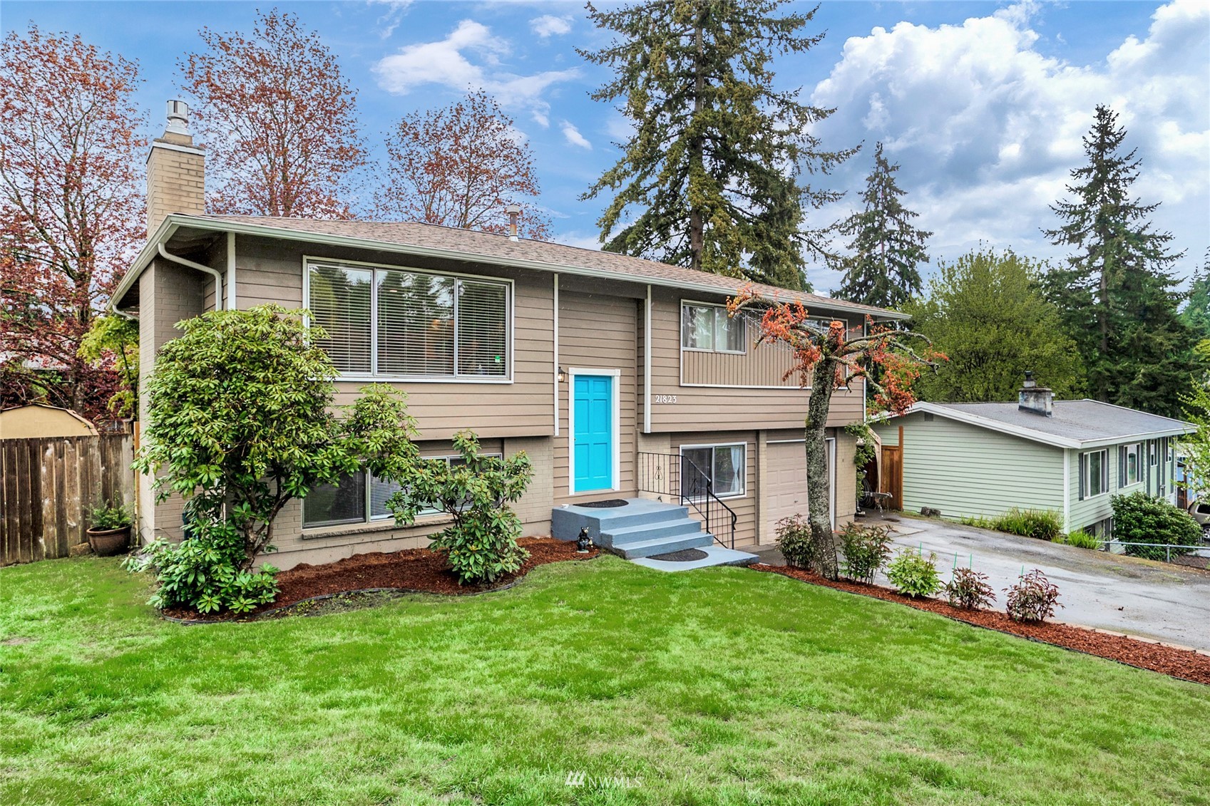 21823 2nd Avenue West Bothell, WA 98021 - Photo 28 of 30 a front view of house with a garden