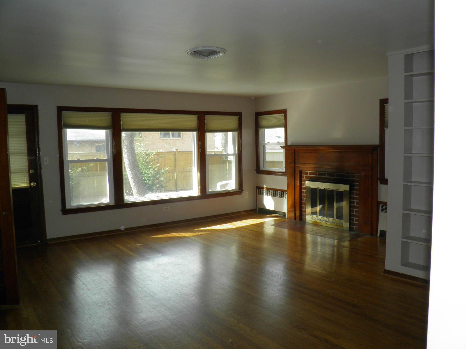 2106 Forest Glen Road Silver Spring, MD 20910 - Photo 4 of 18 Living Room