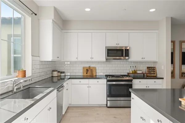 $3,000 | 31305 Via Nubes, Temecula, CA 92592