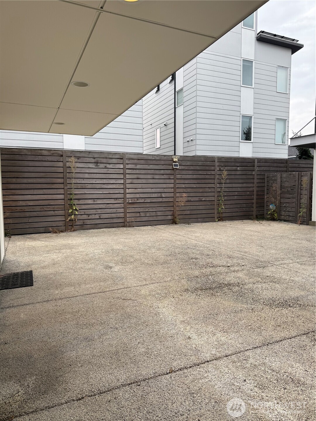 817 24th Avenue South, Unit B Seattle, WA 98144 - Photo 28 of 33 a view of wooden fence