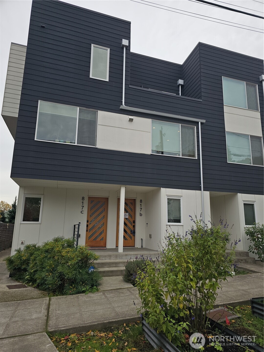 817 24th Avenue South, Unit B Seattle, WA 98144 - Photo 33 of 33 a front view of a house with garden