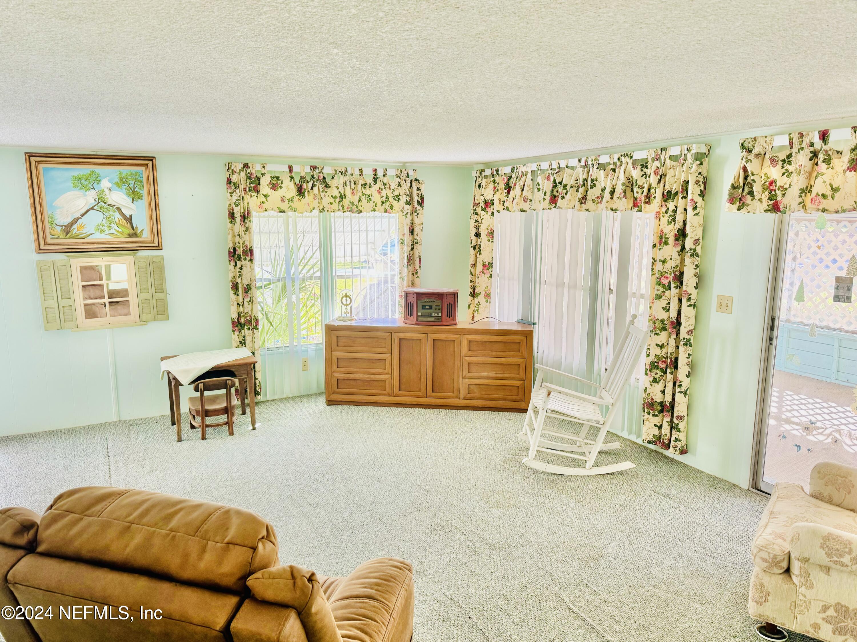 779 Ridgeline Road Satsuma, FL 32189 - Photo 13 of 43 Living Room View 3