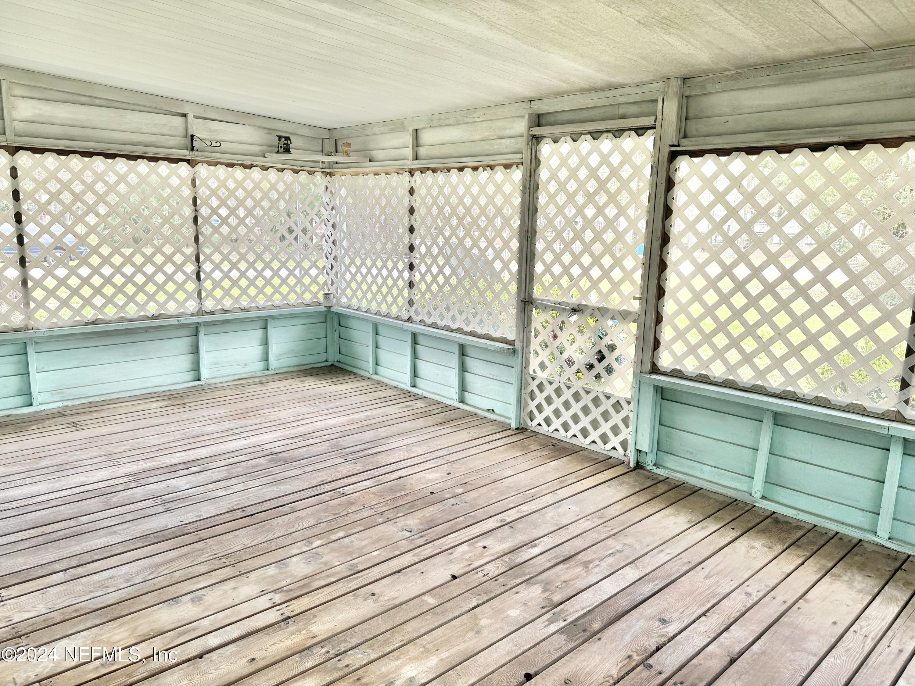 779 Ridgeline Road Satsuma, FL 32189 - Photo 27 of 43 12'x20' Screened Front Porch