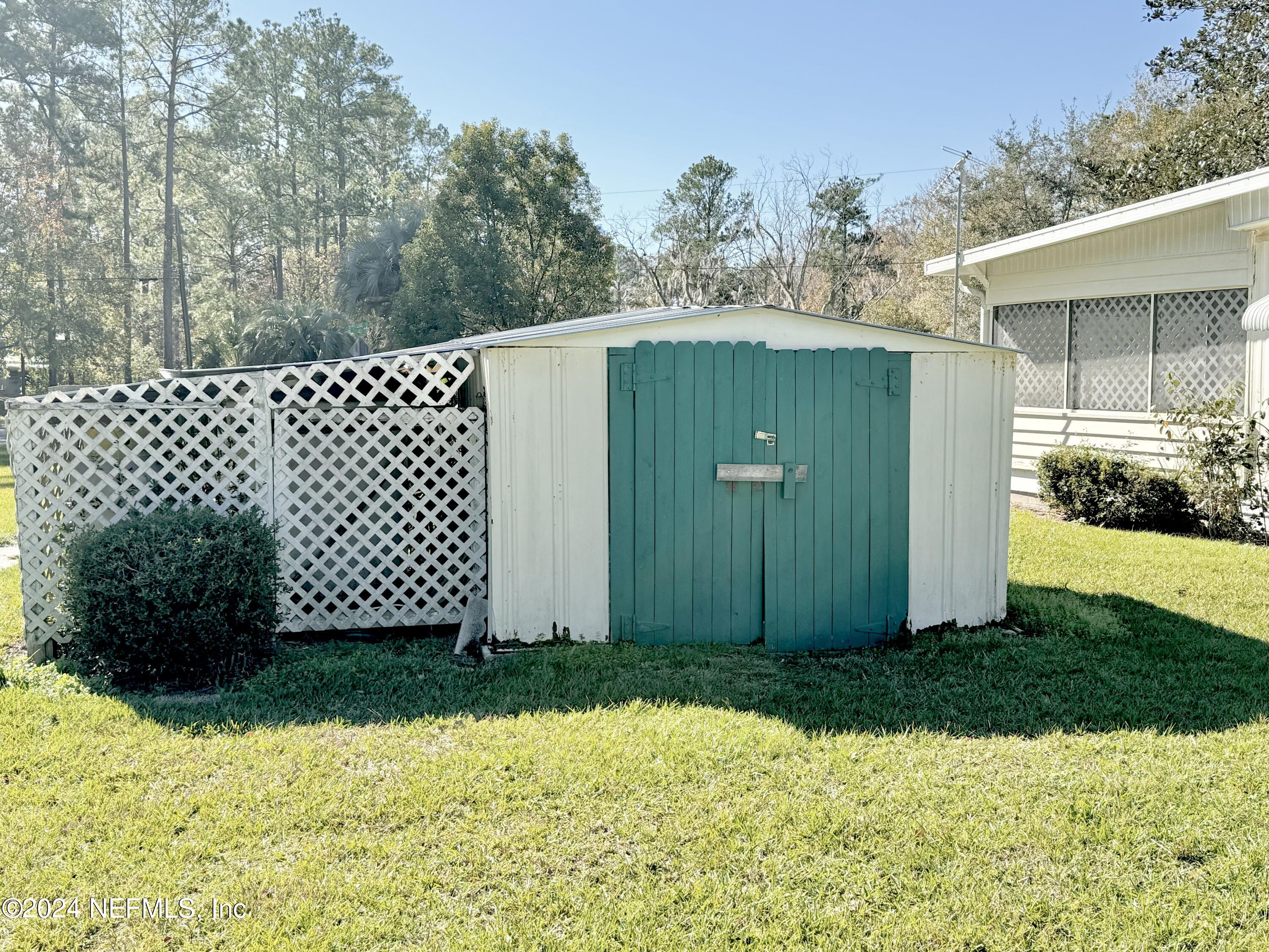 779 Ridgeline Road Satsuma, FL 32189 - Photo 30 of 43 Well Pump Housing