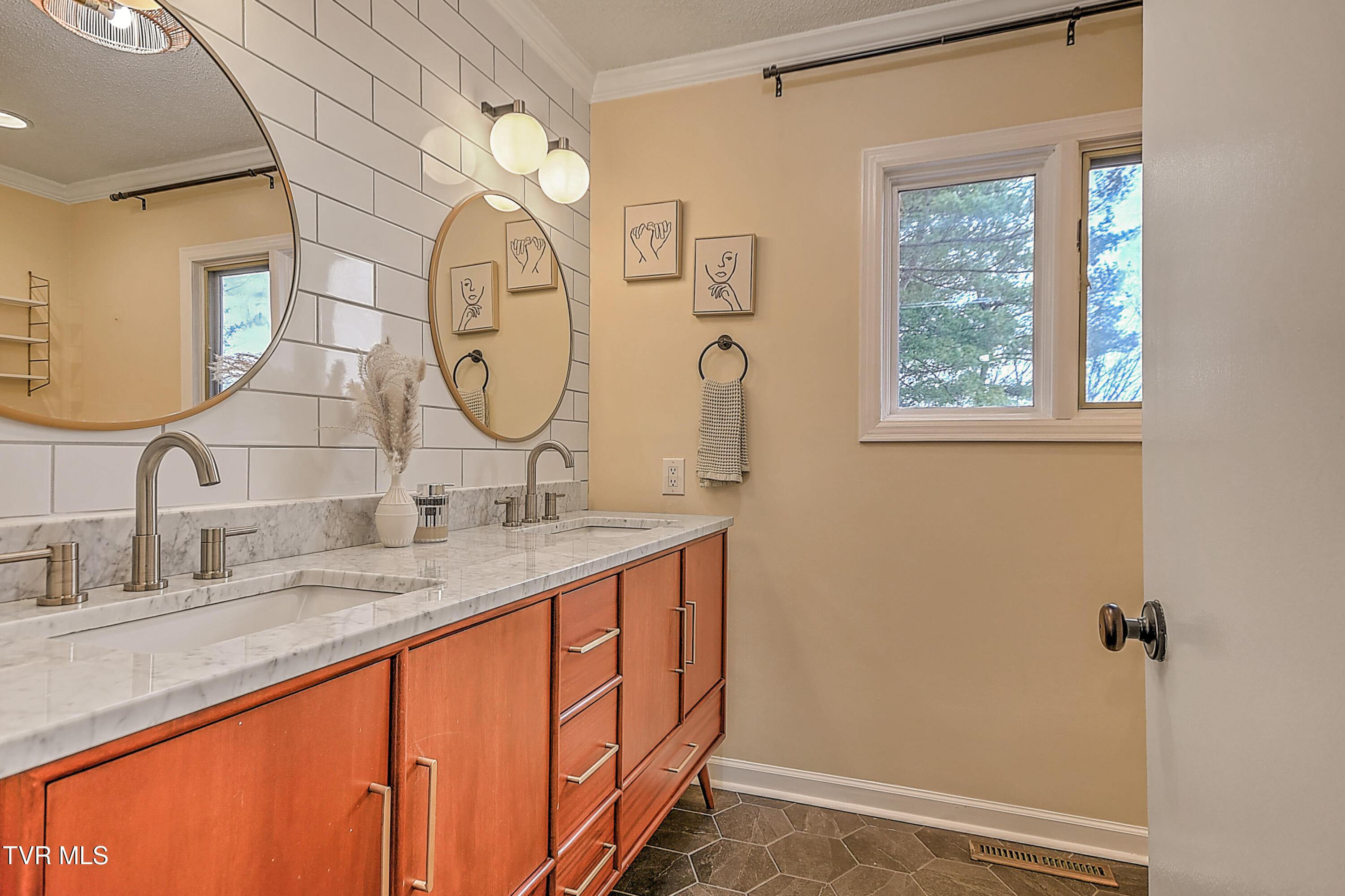 149 Kingsbridge Bristol, TN 37620 - Photo 49 of 61 149 Kingsbridge DOM-48