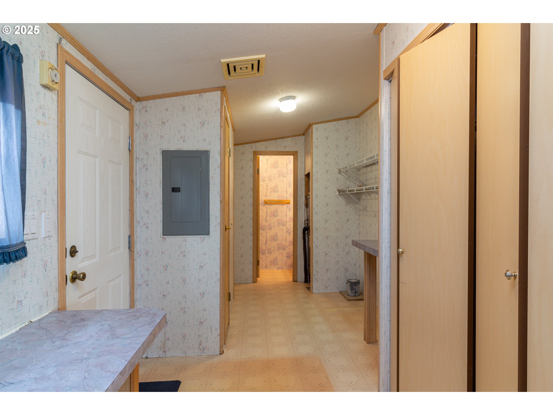 30683 Spring Court Hermiston, OR 97838 - Photo 21 of 29 a bathroom with a sink and a mirror