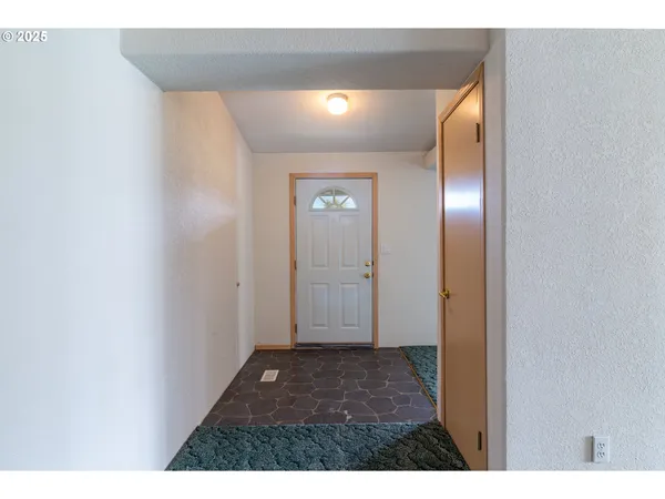 $399,900 | 30683 Spring Court, Hermiston, OR 97838
