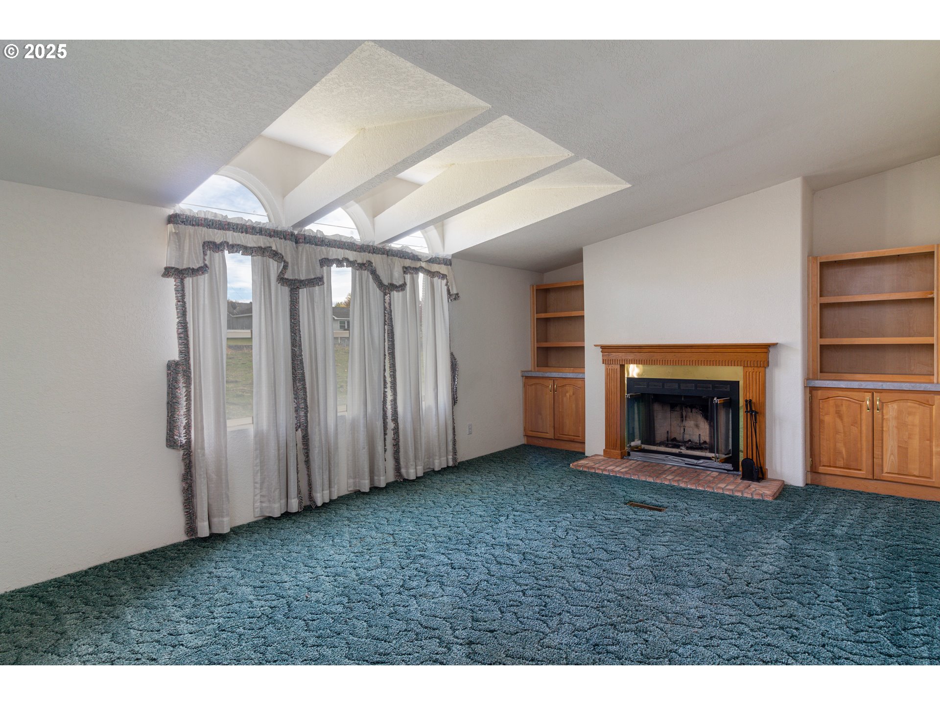 30683 Spring Court Hermiston, OR 97838 - Photo 29 of 29 a view of an empty room and fire place
