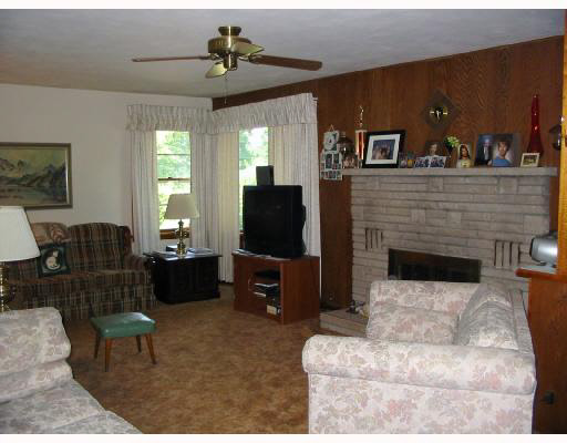 55075 Country Club Road South Bend, IN 46628 - Photo 3 of 8 Gallery Image 3