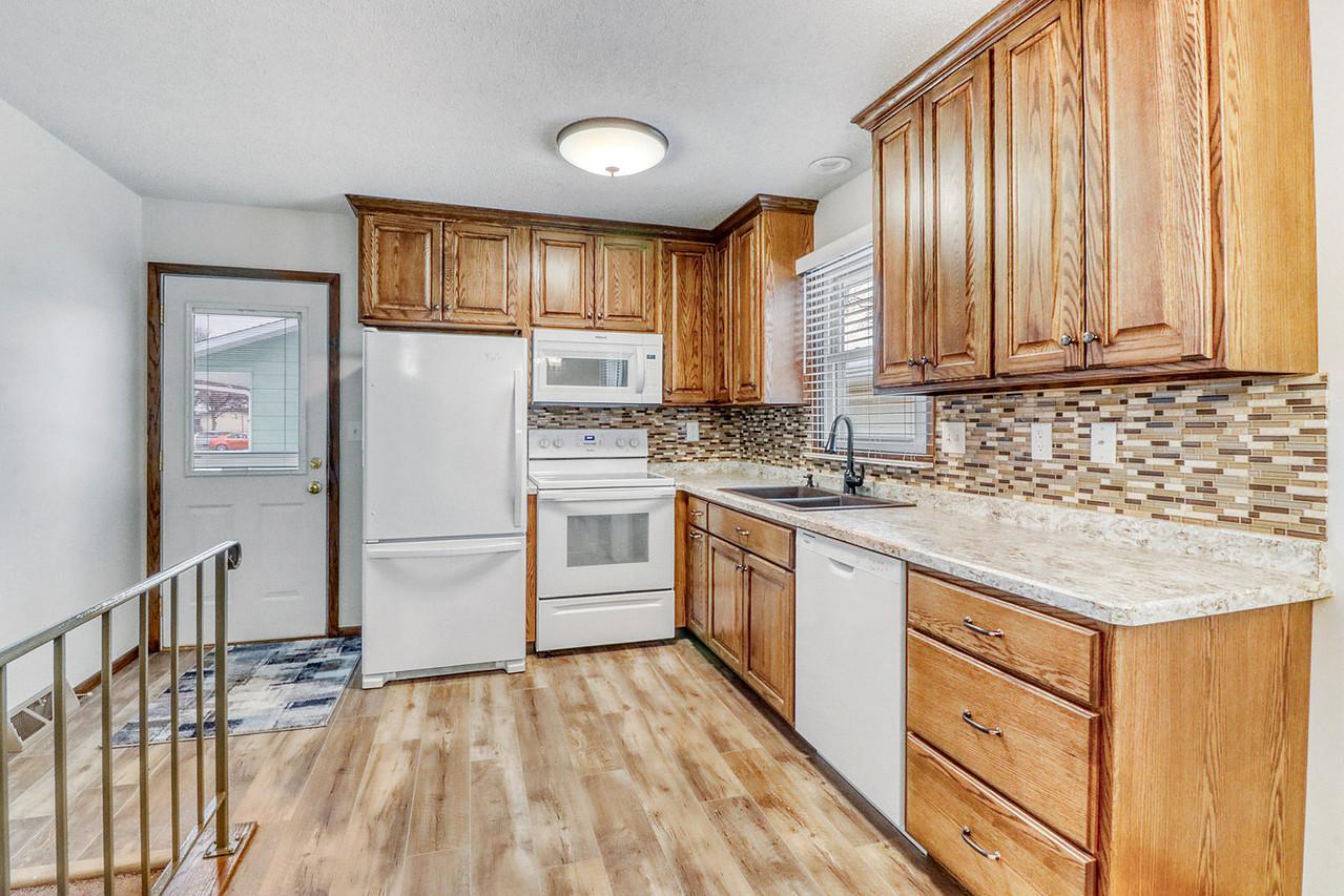 419 Brook Avenue Moorhead, MN 56560 - Photo 6 of 45