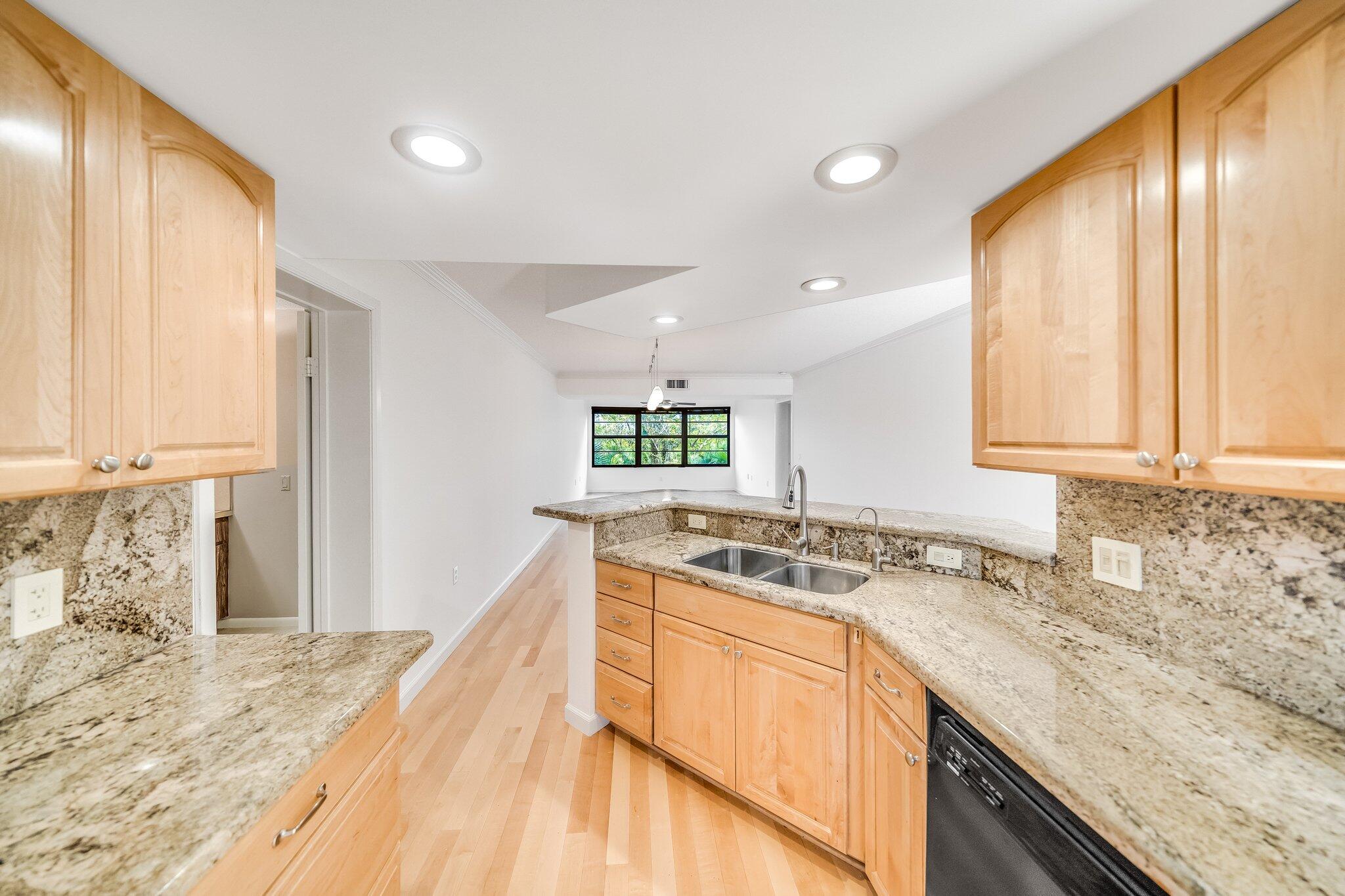 6109 Balboa Circle, Unit 302 Boca Raton, FL 33433 - Photo 11 of 40 21-web-or-mls-JOY09470