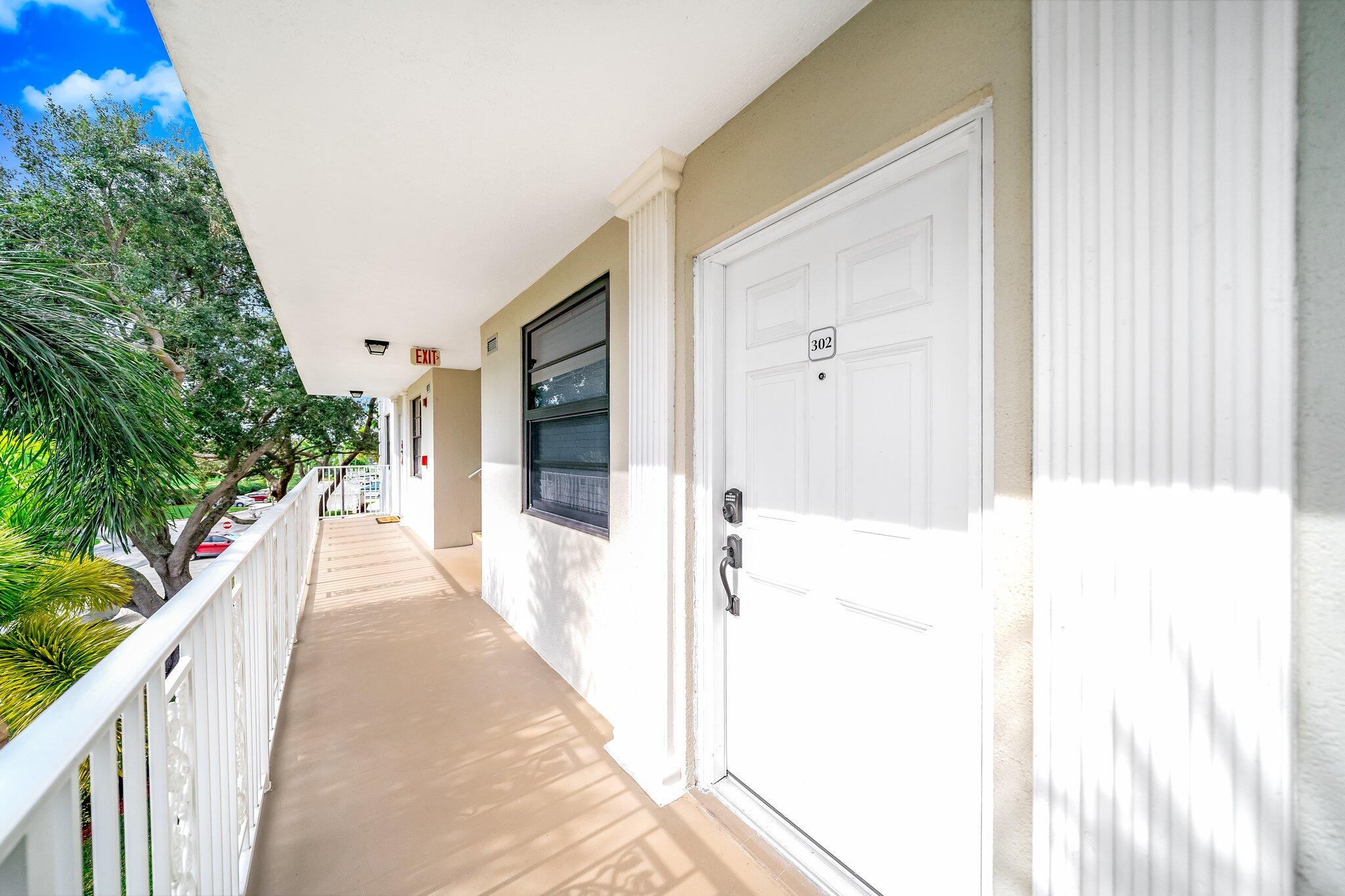 6109 Balboa Circle, Unit 302 Boca Raton, FL 33433 - Photo 4 of 40 16-web-or-mls-JOY09455