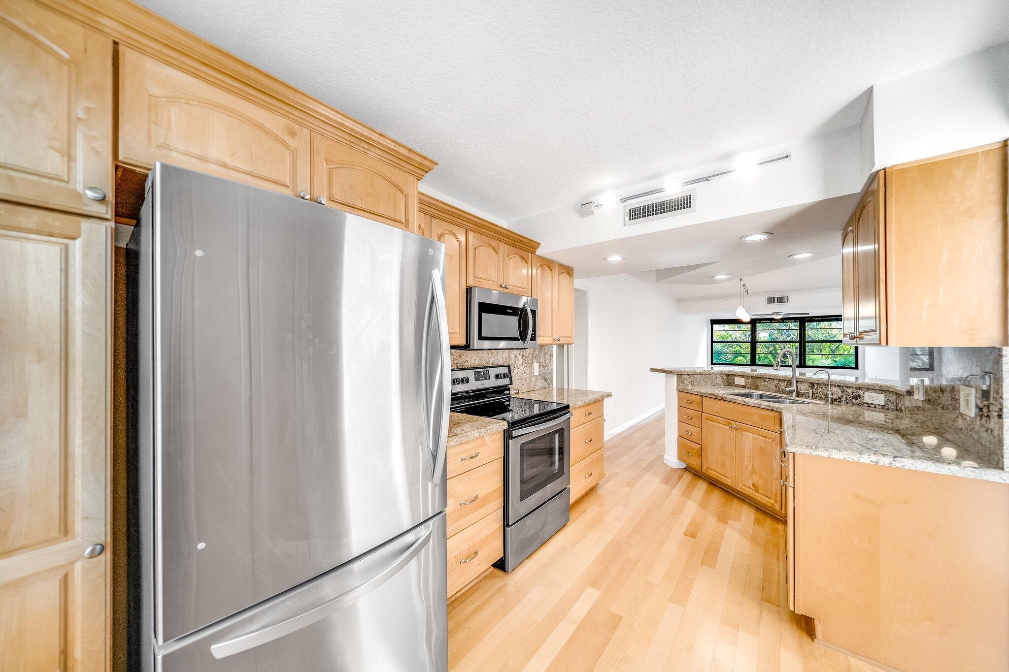 6109 Balboa Circle, Unit 302 Boca Raton, FL 33433 - Photo 9 of 40 19-web-or-mls-JOY09464