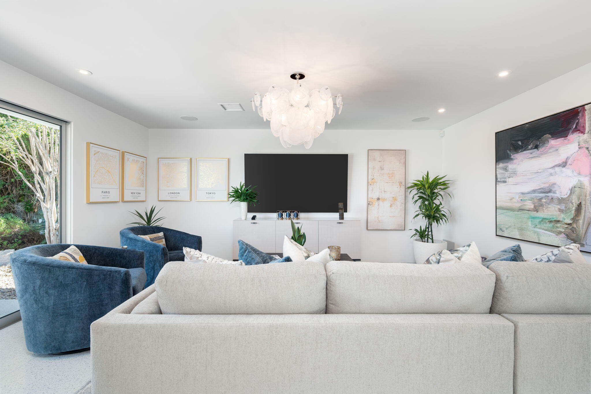 70288 Calico Road Rancho Mirage, CA 92270 - Photo 29 of 72 a living room with furniture and a flat screen tv