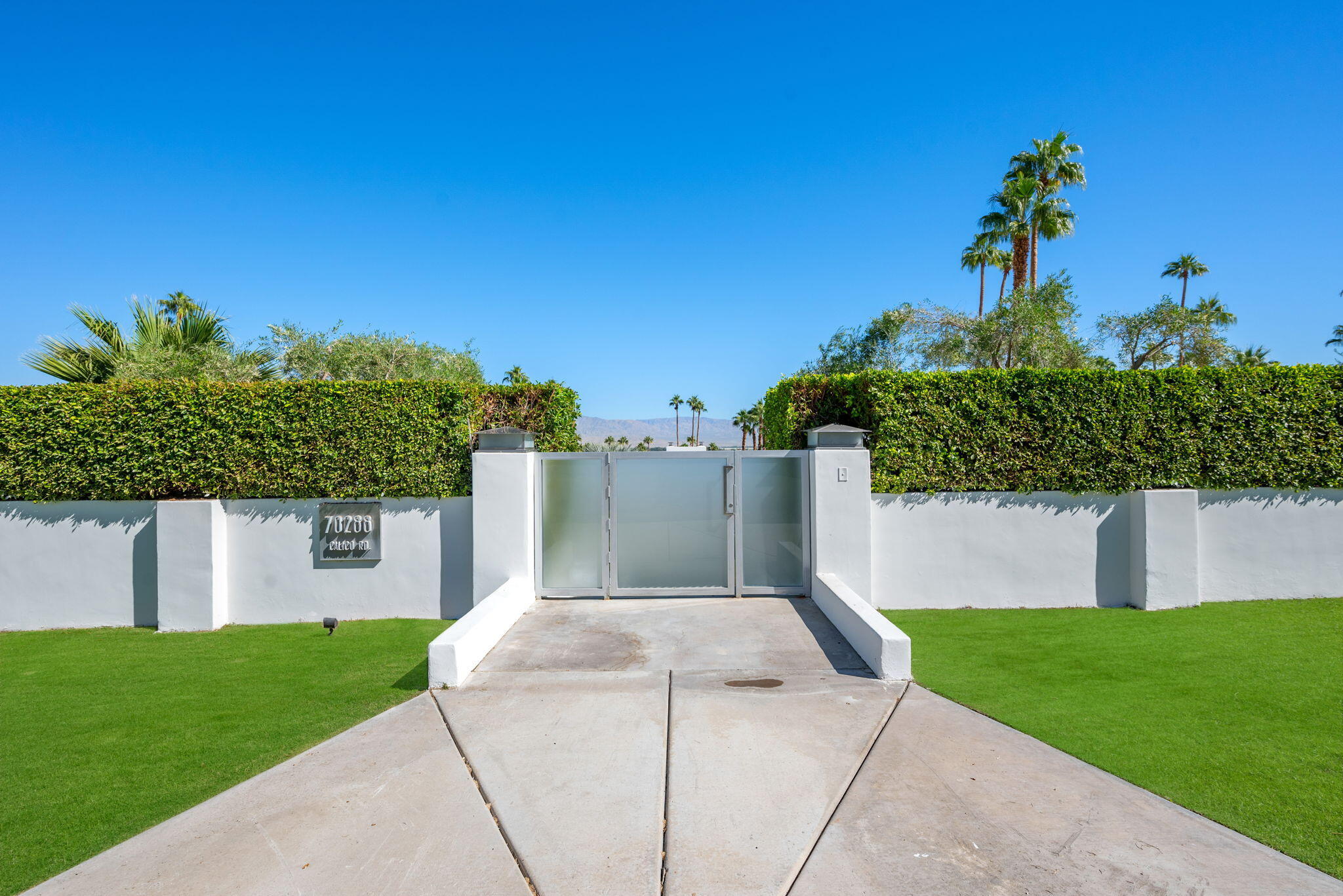 70288 Calico Road Rancho Mirage, CA 92270 - Photo 10 of 72 a front view of a house with a yard
