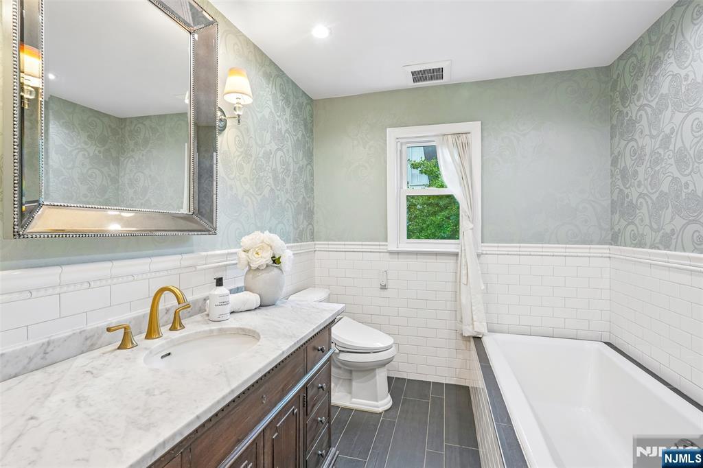 445 Alpine Terrace Ridgewood, NJ 07450 - Photo 16 of 28
