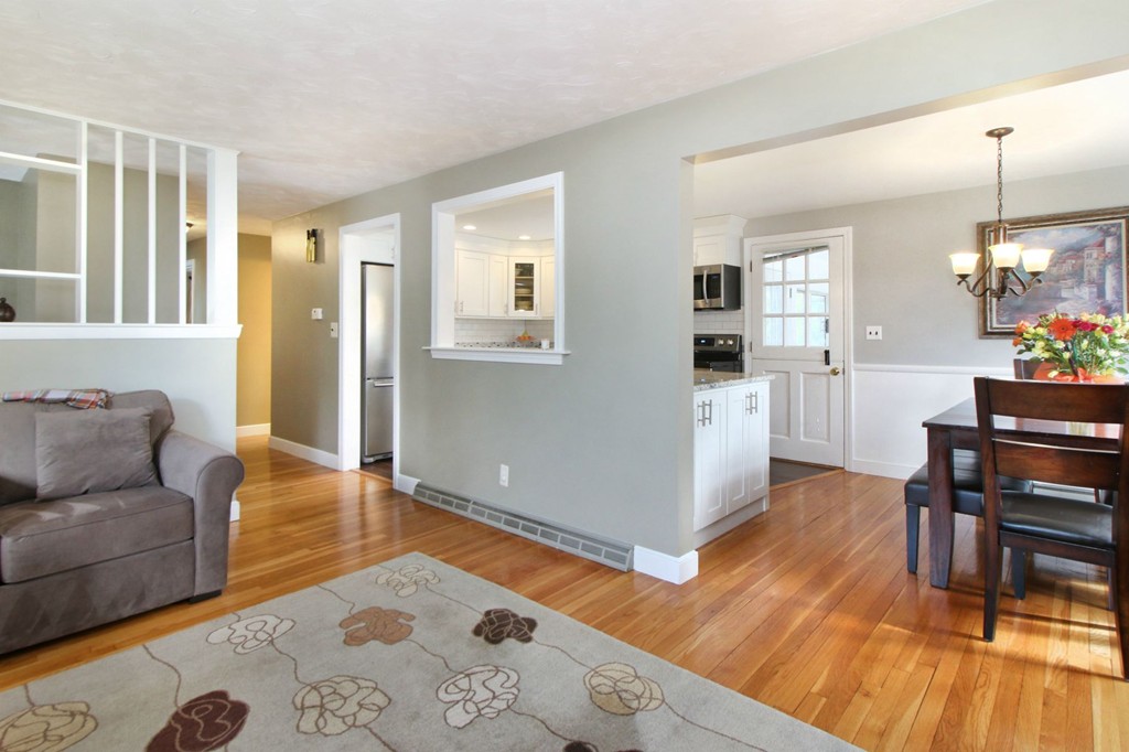 52 Woodruff Road Walpole, MA 02081 - Photo 4 of 23 Gallery Image 4