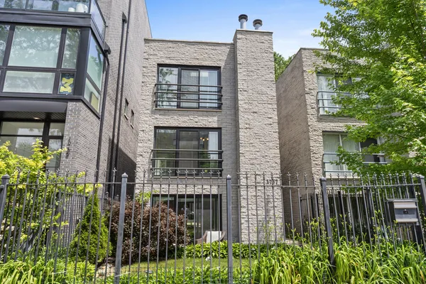 $824,000 | 1757 North Campbell Avenue, Chicago, IL 60647