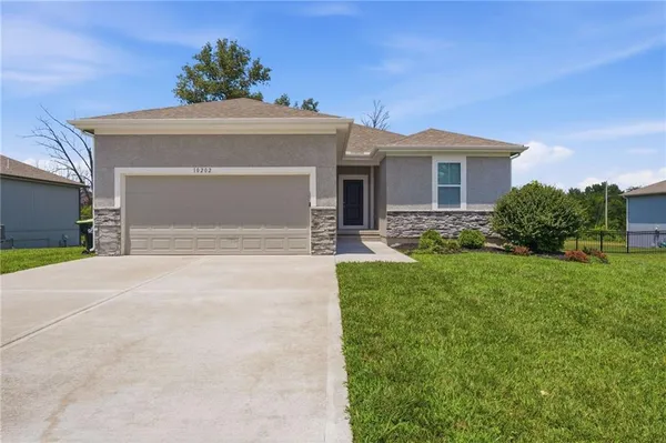 $359,999 | 10202 Siena Drive, Peculiar, MO 64078