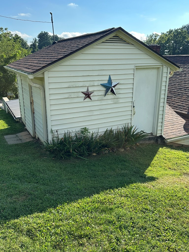 327 Armory Road Galax, VA 24333 - Photo 13 of 32 Gallery Image 13