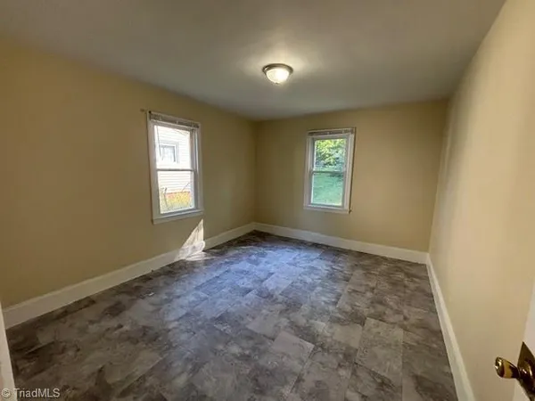 $925 | 2721 Ivy Avenue, Winston-Salem, NC 27105