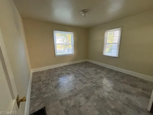 $925 | 2721 Ivy Avenue, Winston-Salem, NC 27105