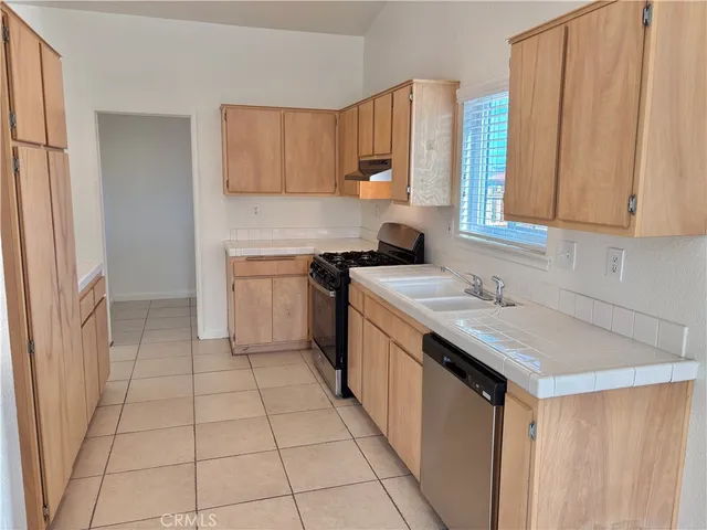 $2,300 | 15011 Maribelle Drive, Victorville, CA 92394