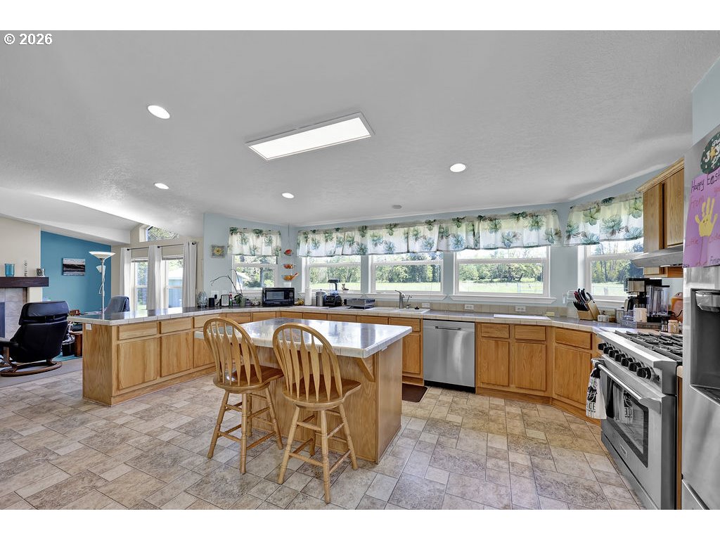 38277 Wheeler Road Dexter, OR 97431 - Photo 10 of 47 a kitchen with lots of counter top space