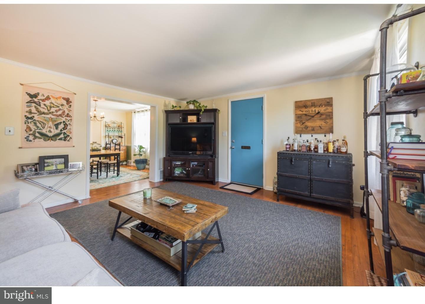 549 Overlook Road Philadelphia, PA 19128 - Photo 8 of 24 Living Room