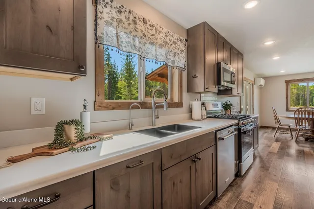 $1,995,000 | 521 Magpie Lane, Sandpoint, ID 83864