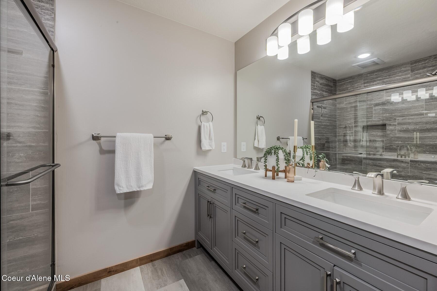 521 Magpie Lane Sandpoint, ID 83864 - Photo 23 of 84 Owner's Bathroom Suite