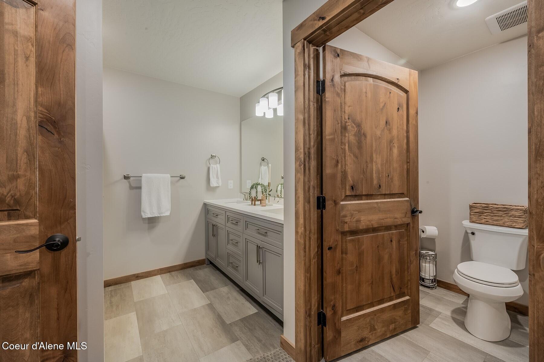 521 Magpie Lane Sandpoint, ID 83864 - Photo 24 of 84 Custom Cabinets-Quartz Top