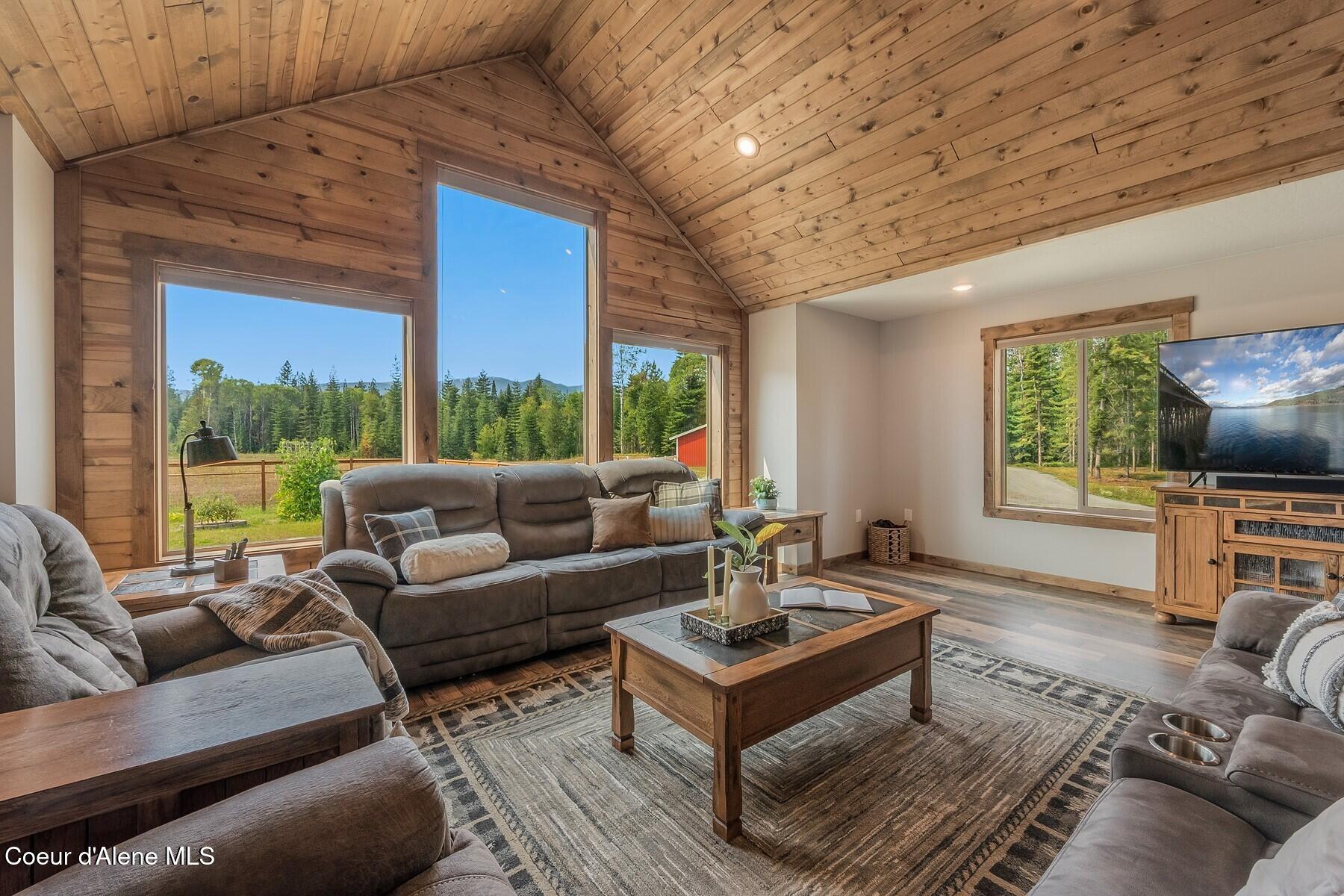 521 Magpie Lane Sandpoint, ID 83864 - Photo 4 of 84 Living Room