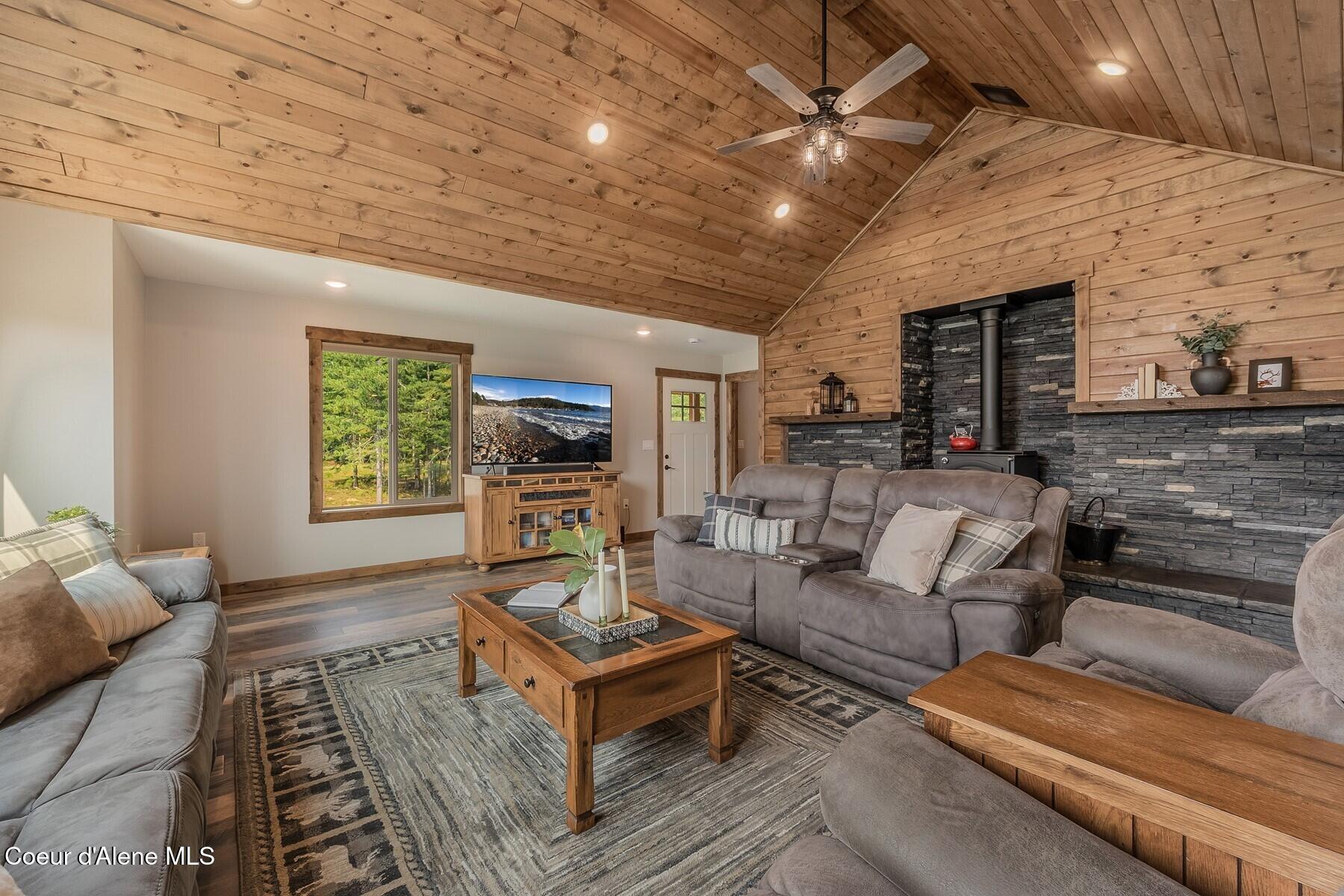 521 Magpie Lane Sandpoint, ID 83864 - Photo 5 of 84 Comfortable and Cozy