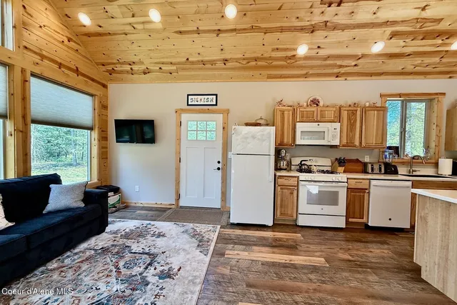 $1,995,000 | 521 Magpie Lane, Sandpoint, ID 83864