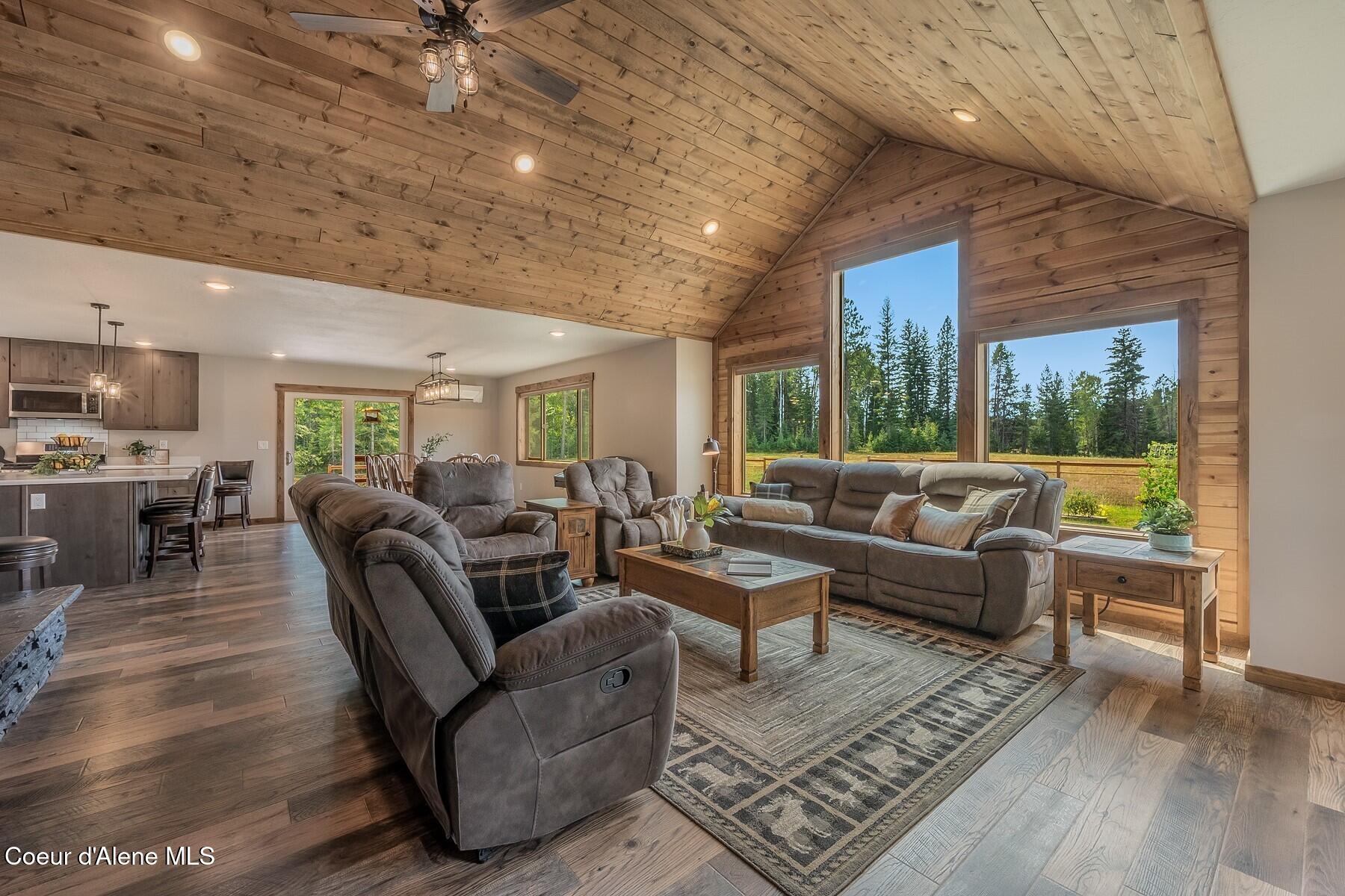 521 Magpie Lane Sandpoint, ID 83864 - Photo 6 of 84 Cathedral Ceilings