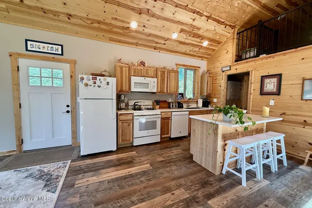 $1,995,000 | 521 Magpie Lane, Sandpoint, ID 83864