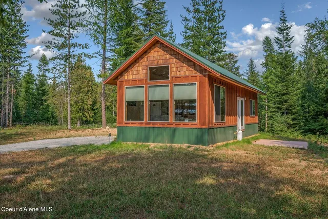$1,995,000 | 521 Magpie Lane, Sandpoint, ID 83864