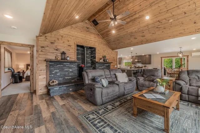 $1,995,000 | 521 Magpie Lane, Sandpoint, ID 83864