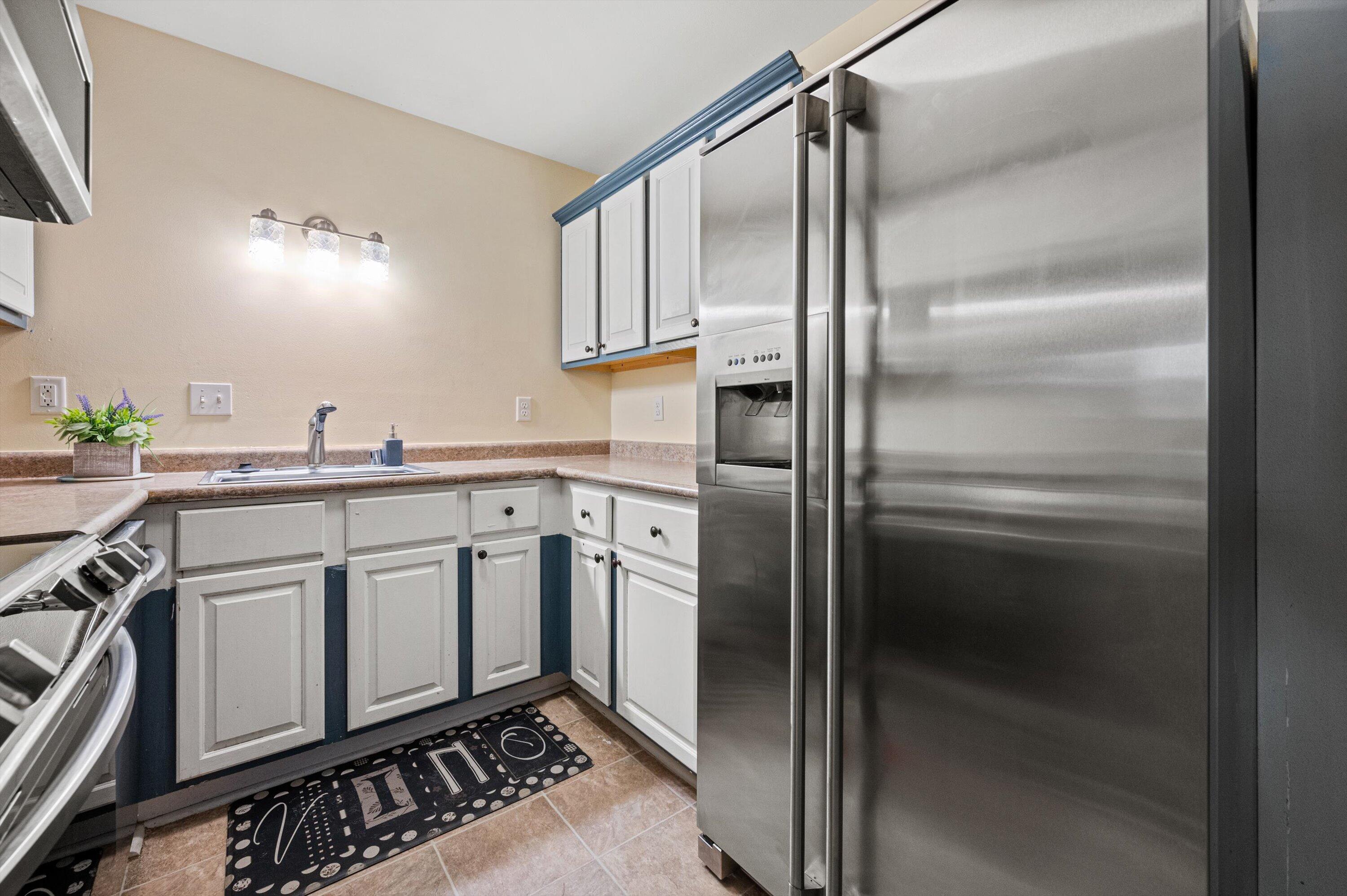 7911 South 68th Street, Unit 102 Franklin, WI 53132 - Photo 4 of 24 Kitchen