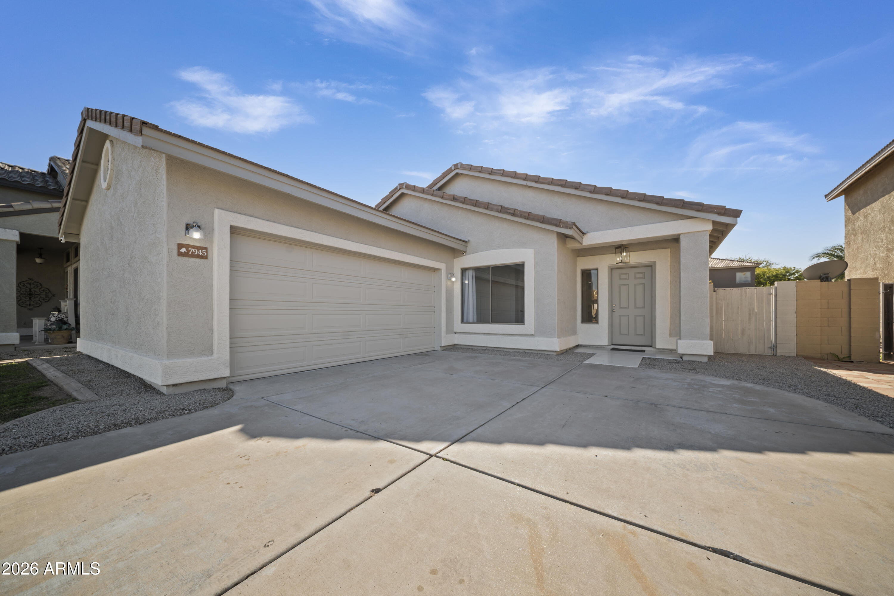7945 West Chickasaw Street Phoenix, AZ 85043 - Photo 2 of 23 DSC08879