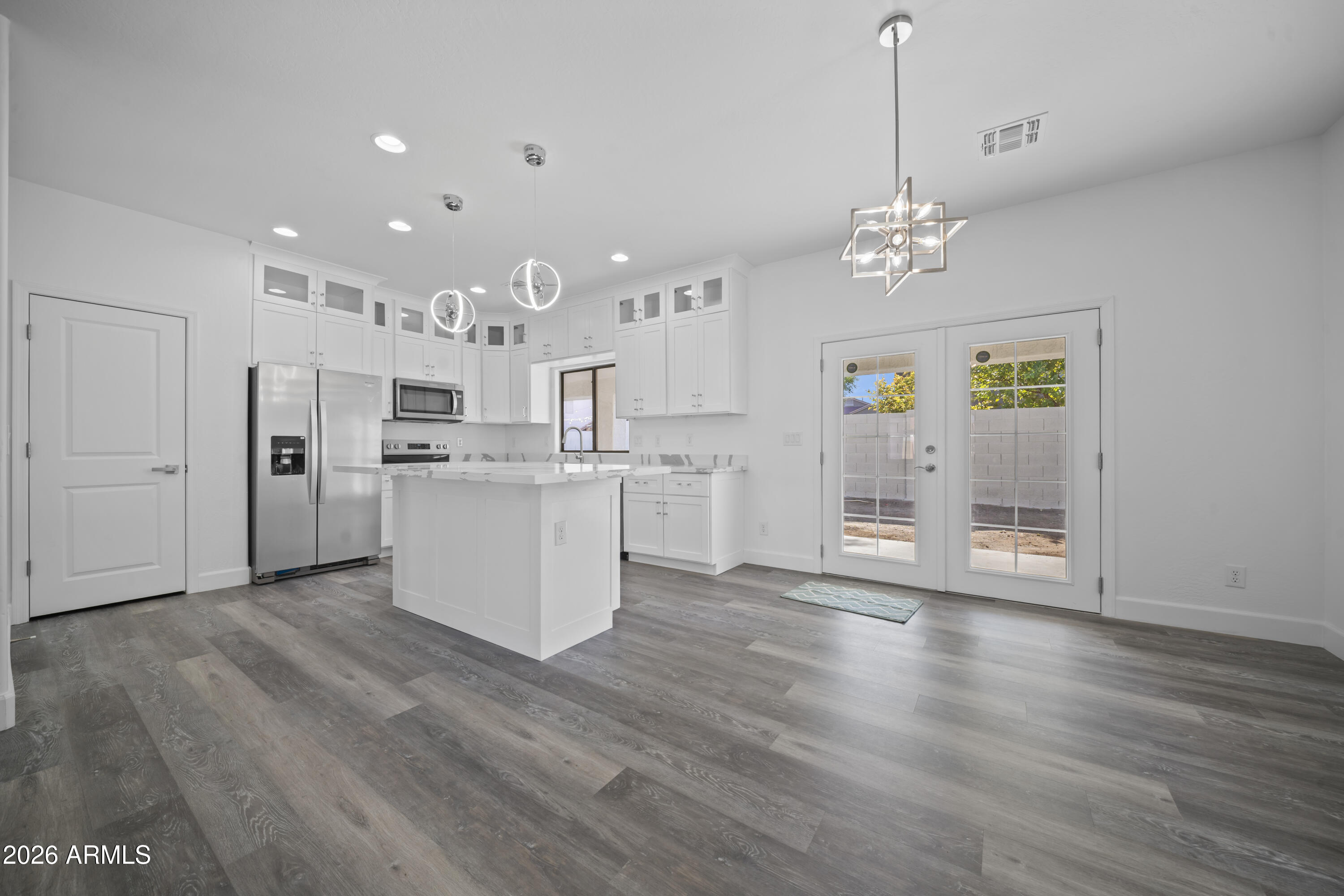 7945 West Chickasaw Street Phoenix, AZ 85043 - Photo 6 of 23 DSC08839