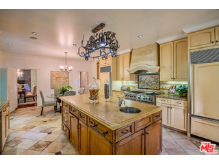 234 South Rimpau Boulevard Los Angeles, CA 90004 - Photo 18 of 53